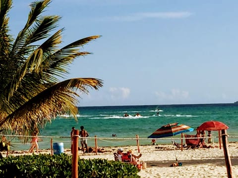 Beach nearby, sun loungers, beach towels