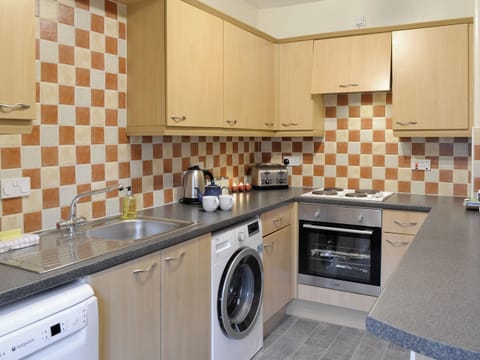Fully appointed fitted kitchen | Baldowrie Farm Cottage, Kettins, near Blairgowrie