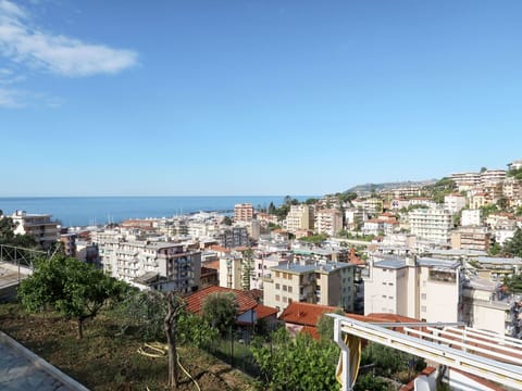 Sky, Town, Neighbourhood, Property, Residential Area, Urban Area, Daytime, Human Settlement, City, Building