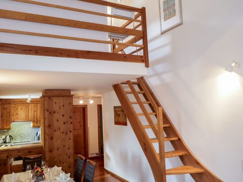 Stairs, Property, Room, Handrail, Ceiling, Home, Hardwood, Building, Wood, House
