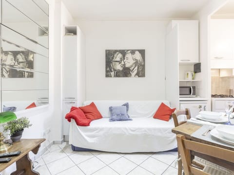 Table, Picture Frame, Furniture, Property, White, Comfort, Wood, Plant, Couch, Interior Design