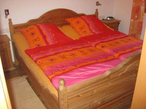 2 bedrooms, bed sheets