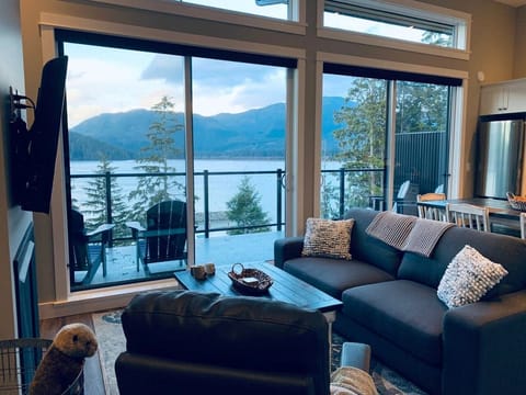 living room with view to outside balcony