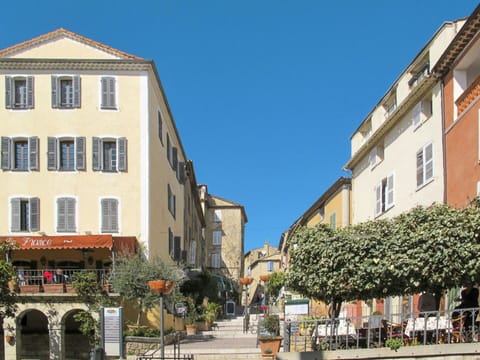 Building, Property, Wood, Interior Design, Table, Computer Desk, House, Window