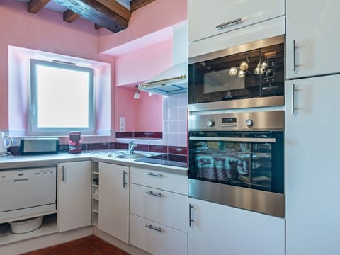 Countertop, Cabinetry, Property, Furniture, Kitchen Sink, Building, Tap, Sink, Kitchen, Drawer