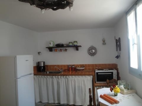 The kitchen of Calderimi Family House...