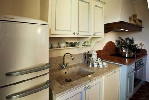 Modern, well appointed kitchen