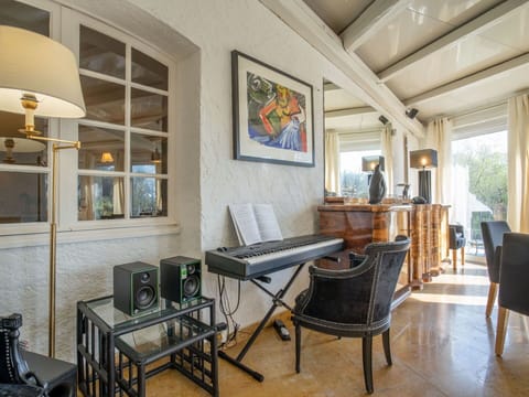 Furniture, Table, Chair, Couch, Wood, Interior Design, Building, Flooring, Floor, Wall