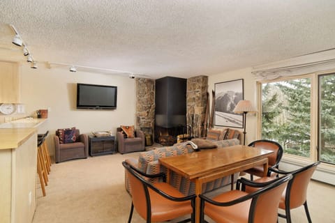 Enjoy the view from this classic ski lodge feel of the open-concept living space provides a welcome retreat at the end of the day!