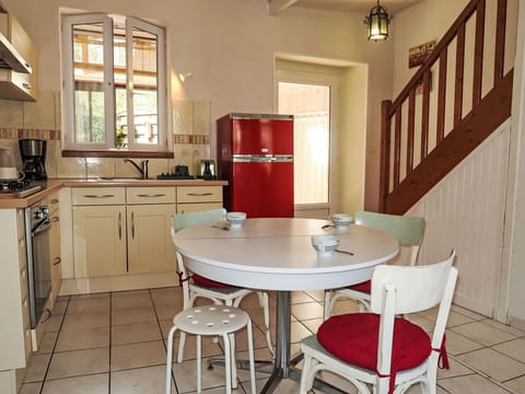 Cloud, Sky, Plant, Building, Window, Land Lot, House, Grass, Door, Tree
