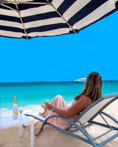 Beach nearby, sun loungers, beach towels