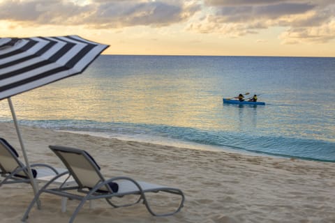 Beach nearby, sun loungers, beach towels