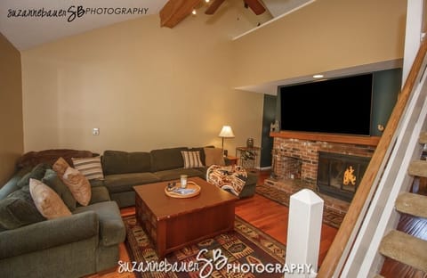 Living area | Flat-screen TV, fireplace, video games, Netflix