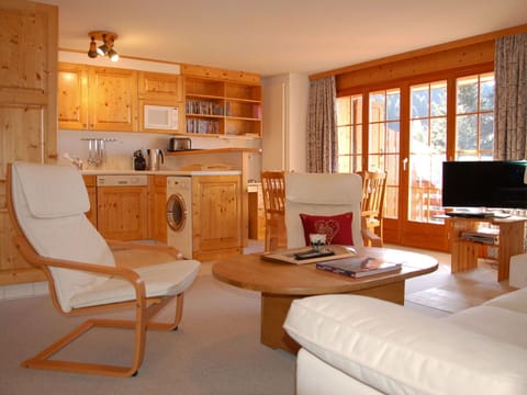 Furniture, Room, Property, Living Room, Interior Design, Building, Table, House, Floor, Kitchen