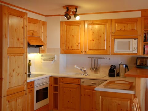 Countertop, Cabinetry, Furniture, Room, Kitchen, Property, Wood Stain, Sink, Building, Cupboard