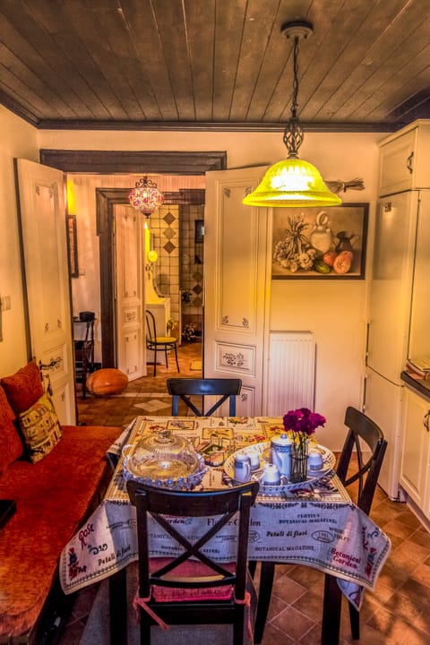 kitchen- entrance hall -main bathroom