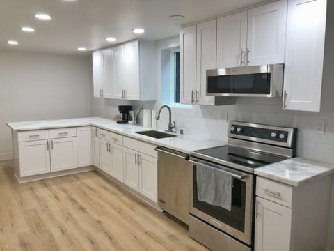 Newly renovated full kitchen with stainless appliances!