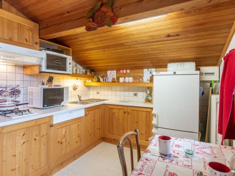 Cabinetry, Property, Countertop, Wood, Kitchen Appliance, Interior Design, Kitchen Stove, Flooring, Floor, Wood Stain