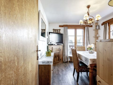 Room, Property, Furniture, Interior Design, Building, Floor, House, Ceiling, Kitchen, Real Estate