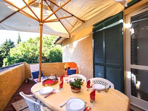 Property, Room, Building, Interior Design, Furniture, House, Real Estate, Table, Home, Ceiling