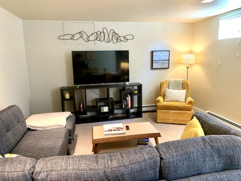 Cozy living room with ample seating! 55" Smart TV. Hulu with live TV provided!