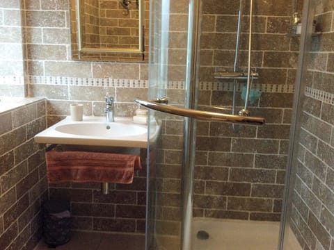 Bathroom | Tyn y Mur, Nefyn