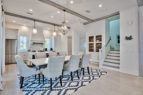 Second Floor: Dining