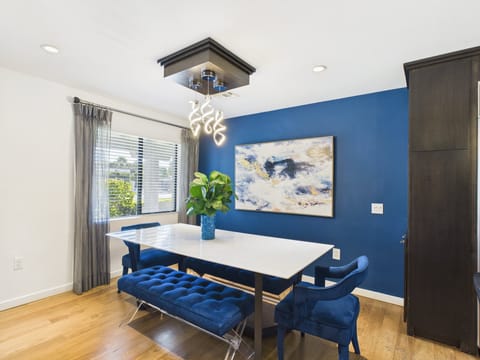 Dining area with seating for 6 guests.