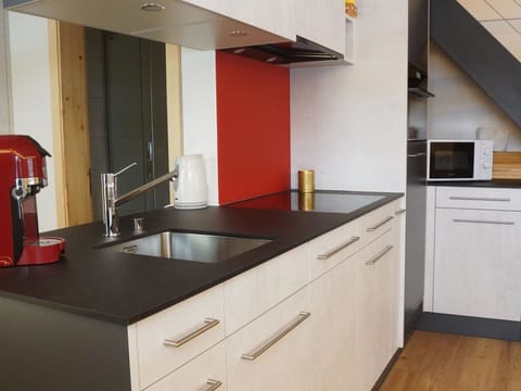 Cabinetry, Kitchen Sink, Property, Countertop, Furniture, Sink, Wood, Interior Design, Building, Lighting