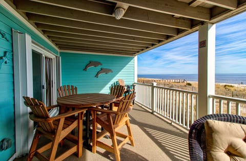 Oceanfront Deck (HUGE:12x24) Breathtaking views, high bar dining and couch.