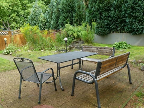 Plant, Furniture, Table, Plant Community, Property, Outdoor Table, Natural Landscape, Outdoor Bench, Botany, Leaf