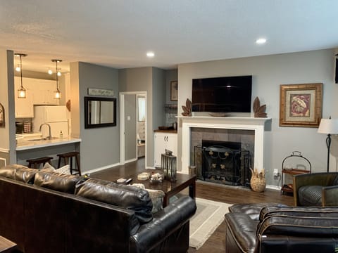 Living area | Smart TV, fireplace, toys