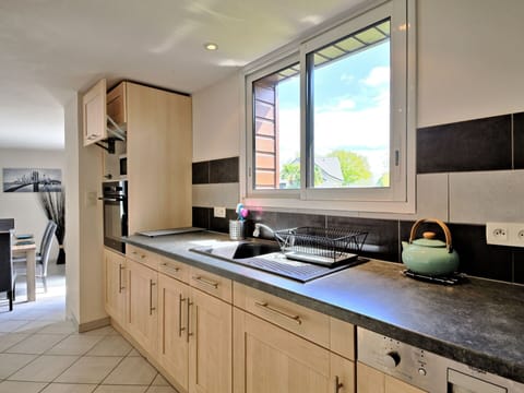 Plant, Property, Building, Natural Landscape, Tree, Land Lot, House, Cottage, Landscape, Residential Area