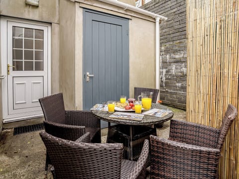 Outdoor area | Fron Towyn Cottage, New Quay