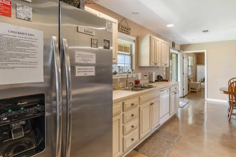 "My older daughter is a professional cook and she was so pleased with the incredibly well-equipped kitchen, which we never expect in vacation rentals," our guest Khristie shared after here stay at Omie's.