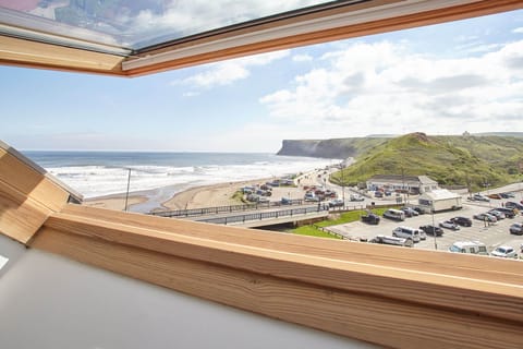 Burnsyde Beach House, Saltburn-by-the-Sea - Host & Stay