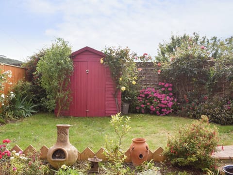 Well-maintained garden area | Britannia Way, Westward Ho!