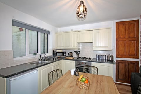 Bwthyn Cloch Glas (Blue Bell cottage) - Dining Kitchen