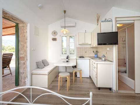 Room, Furniture, Property, White, Interior Design, Building, Floor, House, Ceiling, Home