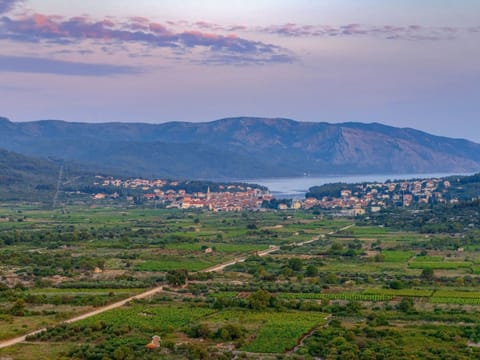 Mountainous Landforms, Sky, Mountain, Highland, Hill, Cloud, Hill Station, Wilderness, Mountain Range, Ridge