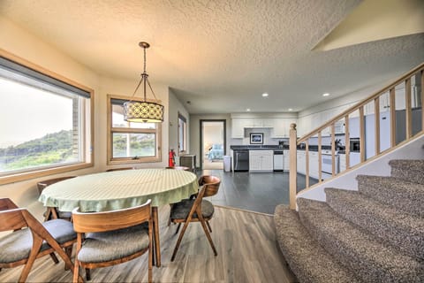 2nd Kitchen | Kitchen Table