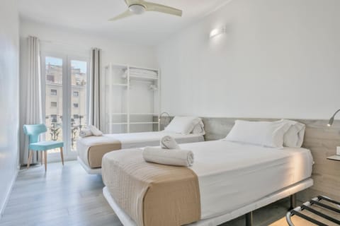 3 bedrooms, free minibar, iron/ironing board, bed sheets