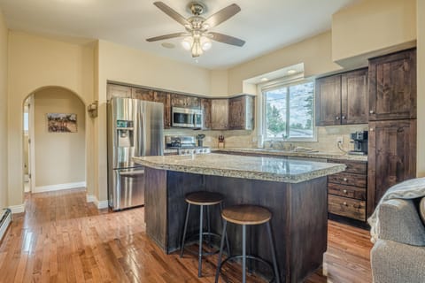 From breakfast to late-night snacks—this kitchen has you covered.