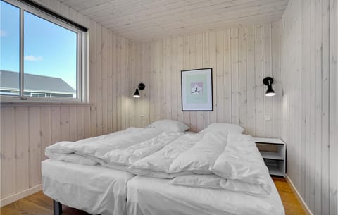 7 bedrooms, travel crib, WiFi