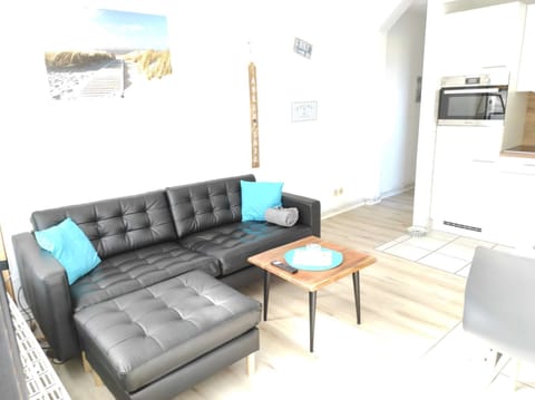 The Living/diningroom with kitchen