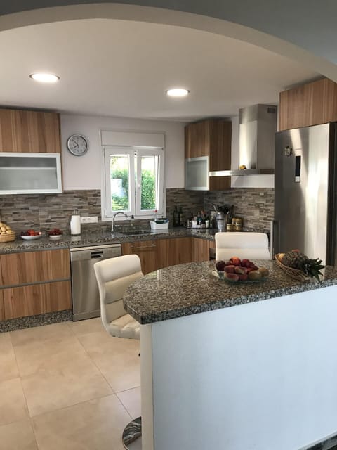 Kitchen area. new kitchen with bar