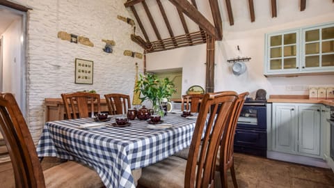 Kitchen, Butts Farm, Bolthole Retreats