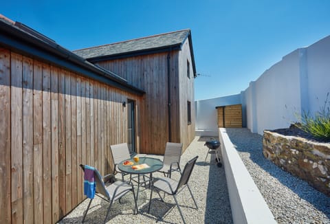 The Larches, St Agnes. Small graveled area with garden furniture