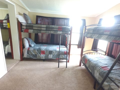 4 bedrooms, WiFi, bed sheets