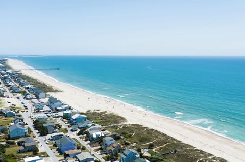 Beach nearby, sun loungers, beach towels